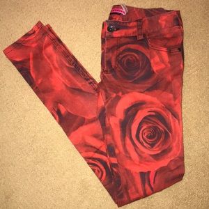 Alice + Olivia red rose skinny jeans size 2
